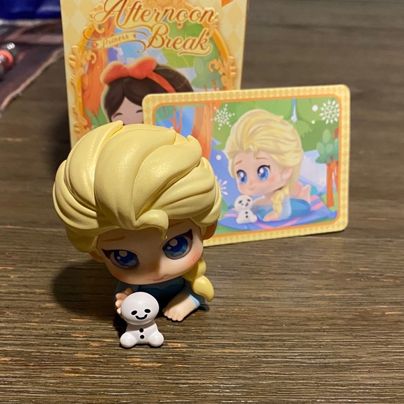 Miniso Other - NEW DISNEY Afternoon Break Elsa Figurine with her Snowman Pal